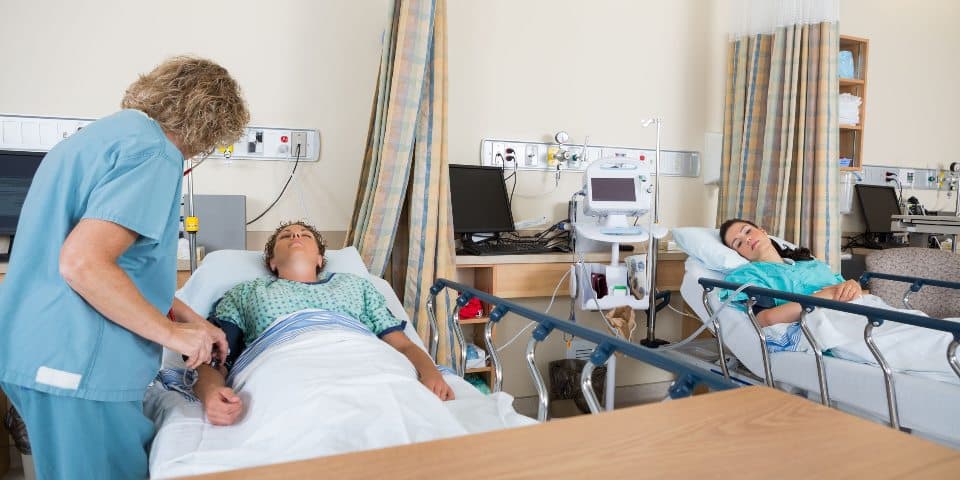 nurse-checking-on-patient-after-surgery