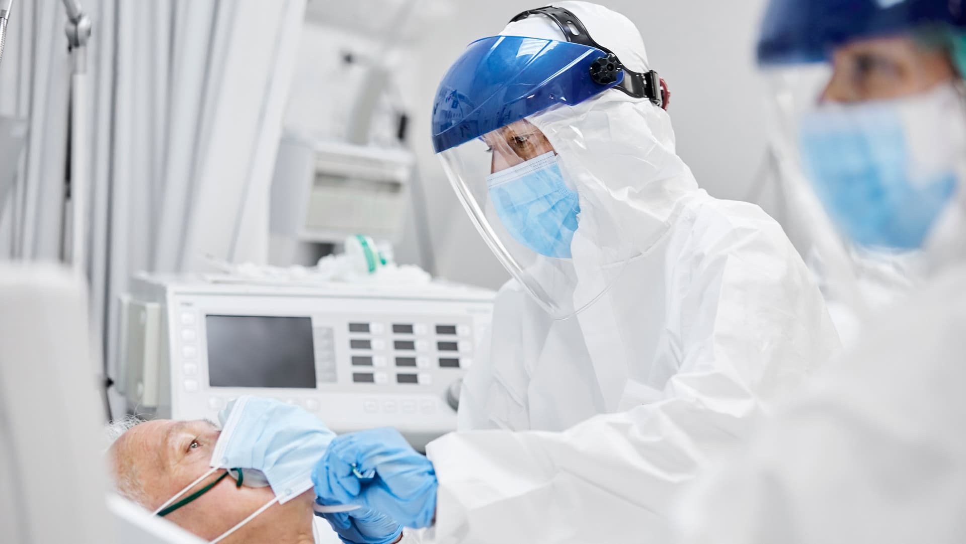 Travel Nurses Earn Up to $10K_Week As COVID Cases Rise